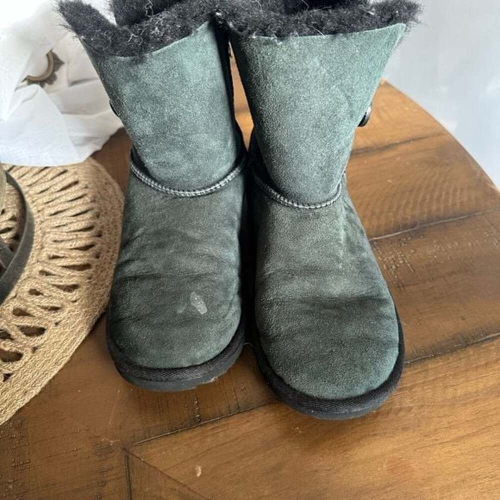 Black Bailey Button Uggs